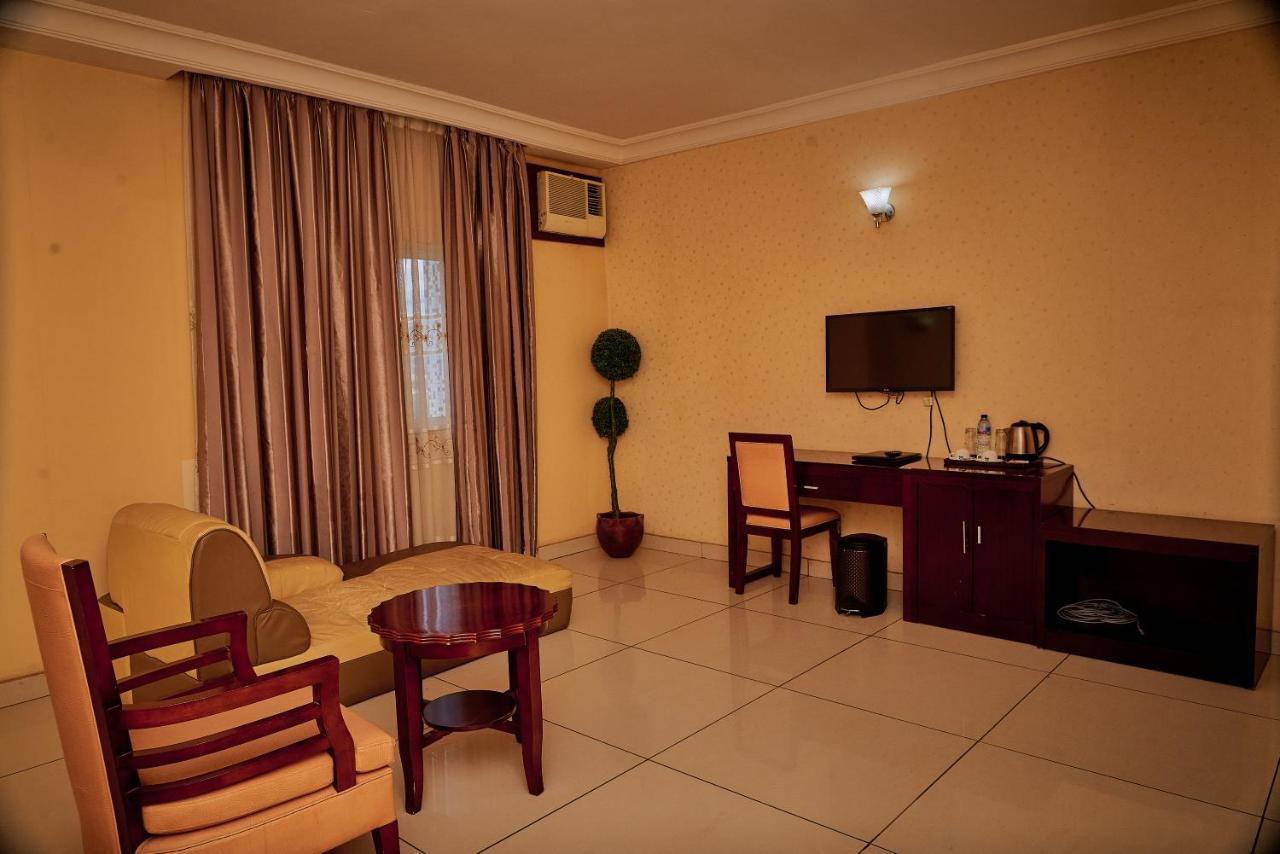 Barcelona Hotels, Abuja Mobushipe Dış mekan fotoğraf