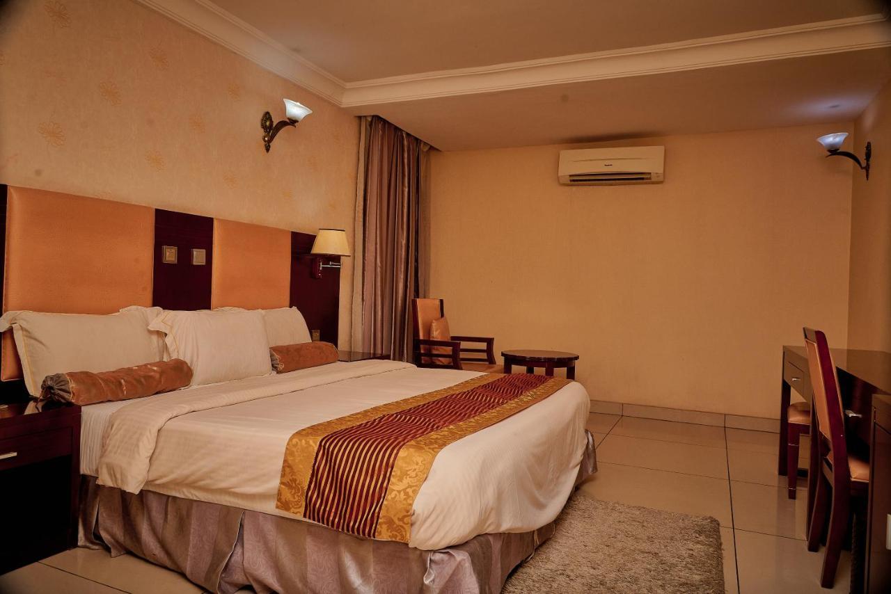 Barcelona Hotels, Abuja Mobushipe Dış mekan fotoğraf