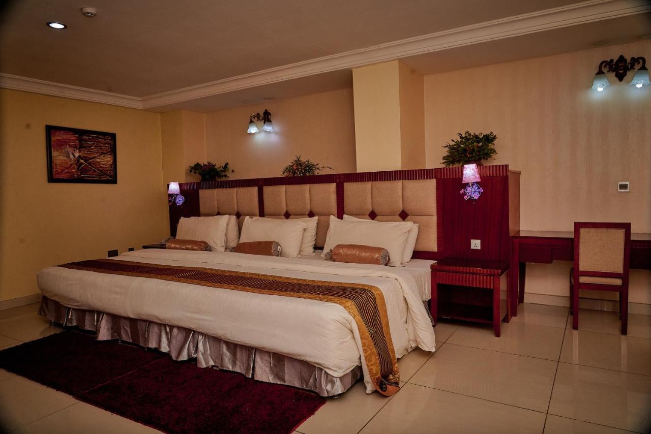 Barcelona Hotels, Abuja Mobushipe Dış mekan fotoğraf