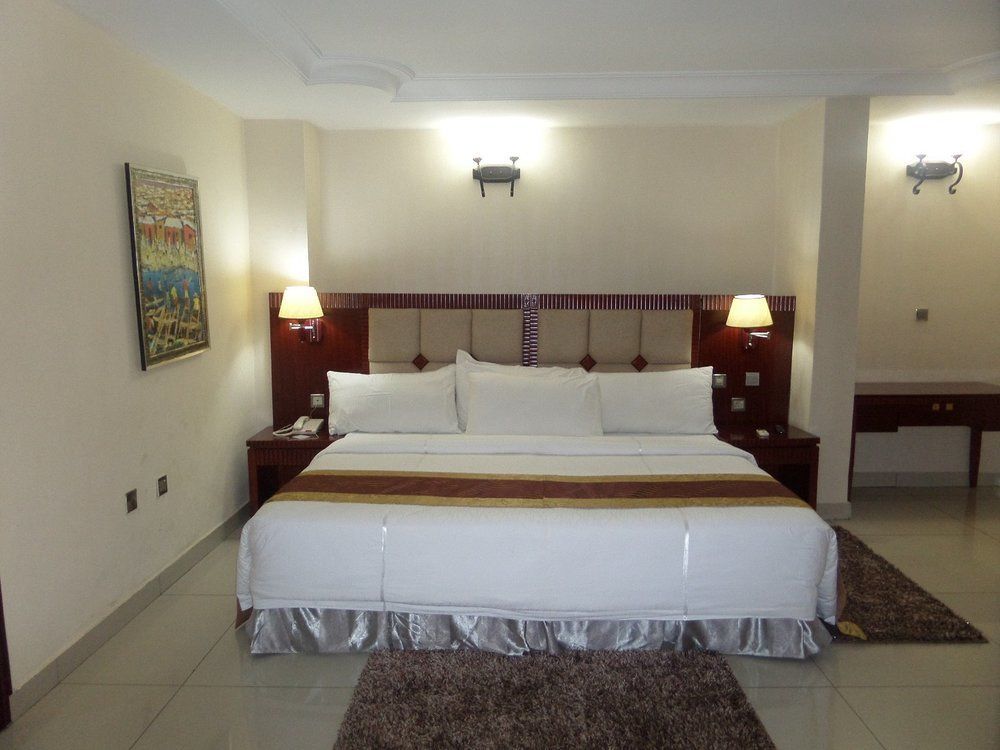 Barcelona Hotels, Abuja Mobushipe Dış mekan fotoğraf