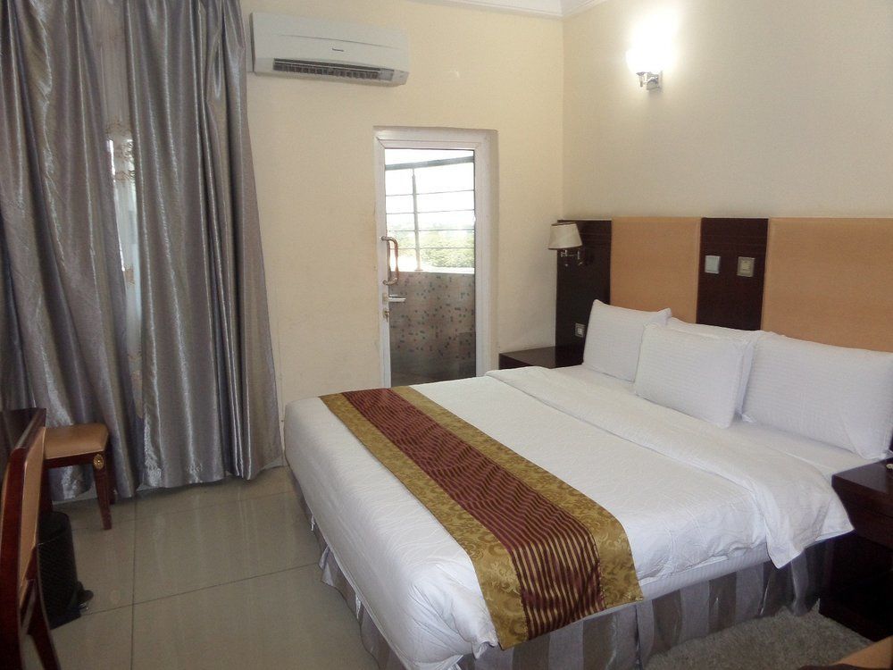 Barcelona Hotels, Abuja Mobushipe Dış mekan fotoğraf