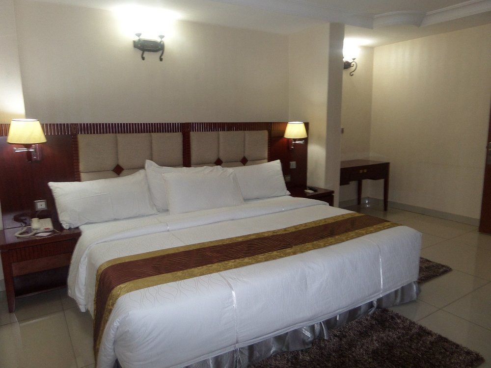 Barcelona Hotels, Abuja Mobushipe Dış mekan fotoğraf