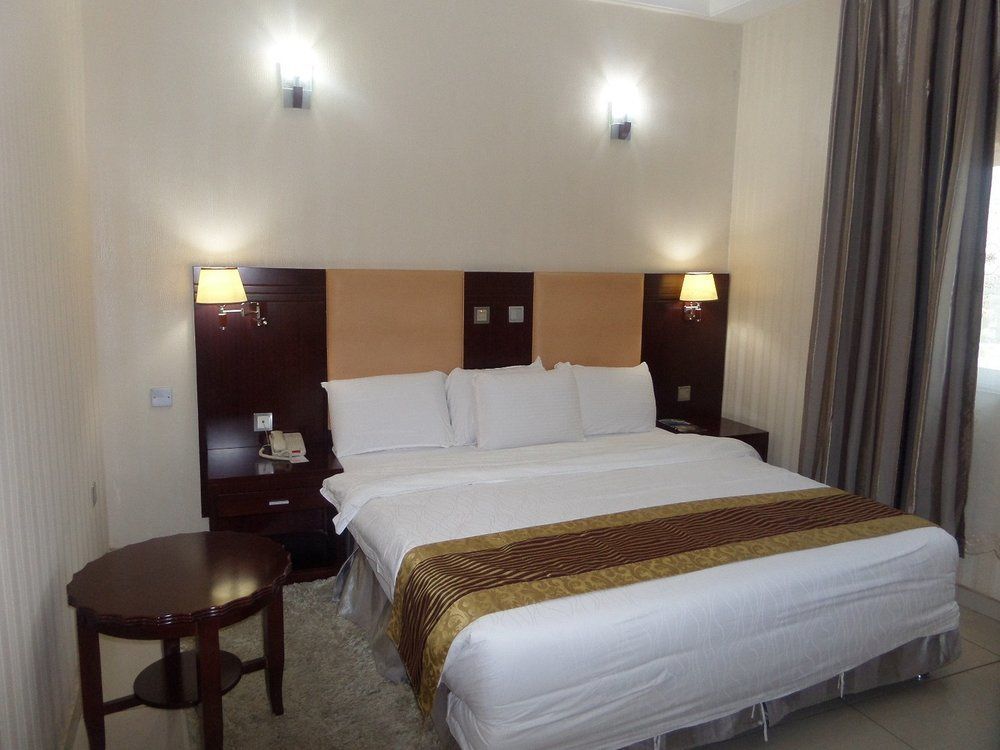 Barcelona Hotels, Abuja Mobushipe Dış mekan fotoğraf